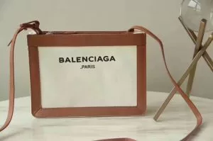 便利な定番アイテムショルダー付きBalenciagaバレンシアガコピーレディースクラッチバッグ