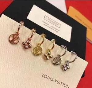 ピアス グッと大人っぽい印象に ルイ ヴィトン LOUIS VUITTON2020年の夏のマスト クラシカルな雰囲気