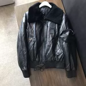 おしゃれの人気色オフホワイト ジャケット 着こなし 高品質OFFWHITE 20202020年のトレンド レザージャケット エレガント