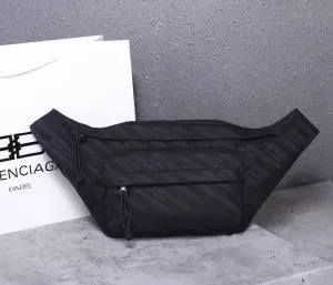 ウエストポーチ 今年らしい新しい人気色 バレンシアガ【2020秋冬】今きてる最先端ブランド BALENCIAGA 現在流行中のおすすめ人気