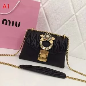 ミュウミュウ MIUMIU 斜め掛けバッグ 4色可選 2020春夏トレンドアイテム 今っぽく新作アイテム