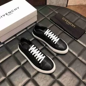 カジュアルシューズ おしゃれな夏ファッション2020 オススメしたい最新注目ファション ジバンシー GIVENCHY