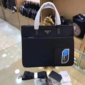 海外先行発売プラダ秋冬大活躍 PRADA 18ＳＳ美品手持ちショルダー掛け今季新作登場