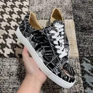 ストリート感あふれ クリスチャンルブタン Christian Louboutin 普段使いにも最適なアイテム ランニングシューズ