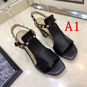 2020春夏のトレンド新商品 ヴァレンティノ VALENTINO サンダル 3色可選 今から夏まで活躍する