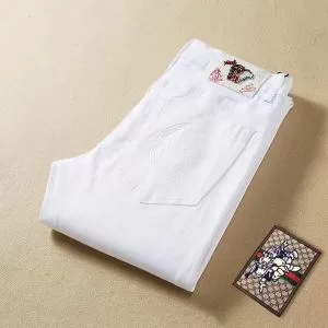 お値段もお求めやすい ジーンズ やはり人気ブランド ヴェルサーチ VERSACE