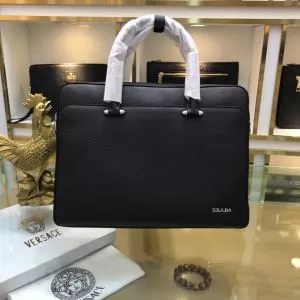 秋冬にお世話になる定番 プラダ 【最新】2020年秋冬のトレンド速報 PRADA ハンドバッグ 毎日はちょっとイイ秋冬新品