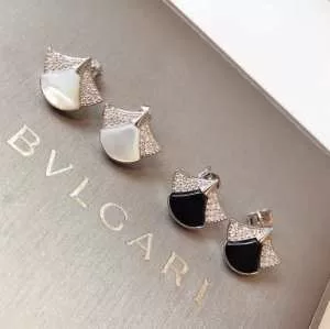 ブルガリ BVLGARIぜひ今年のトレンドをチェック ピアス 2020年春夏流行ファッション 2色可選 ちょっと大人の印象