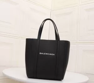 最先端のスタイル レディースバッグ 手頃価格でカブり知らず バレンシアガ BALENCIAGA 価格も嬉しいアイテム