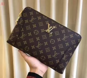 ルイ ヴィトン LOUIS VUITTON 2020抜群の雰囲気が作れる セカンドバッグ