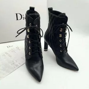 軽量で疲れにくいディオール2020年秋冬シーズン DIOR ショートブーツ芸能人愛用
