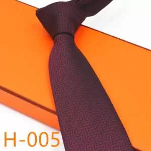 エルメス最速2020秋冬トレンドブランド HERMES ネクタイ 秋冬ファッションコーディネート