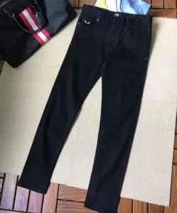 理想のジーンズ フェンデイ コピーFENDI メンズファション デニムブランド カジュアル20代男性におすすめお洒落な人気新品