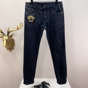 海外でも人気なブランド ジーンズ 非常にシンプルなデザインな ヴェルサーチVERSACE