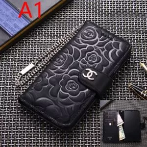 人気の秋冬新作再登場 2色可選 2020秋冬トレンドデザイン シャネル CHANEL ケータイケース