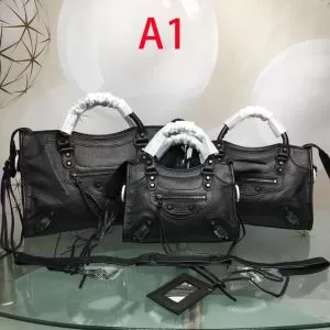 今年の流行りファション バレンシアガ BALENCIAGA【2020秋冬トレンド】押さえておきたい 多色選択可 ハンドバッグ サイズのよさを感じる新作