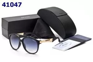 2020 春夏 綺麗に決まるフォルムプラダ サングラス