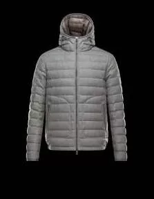 完売品　 2020秋冬 MONCLER モンクレール 最高の保温性に　ダウンジャケット