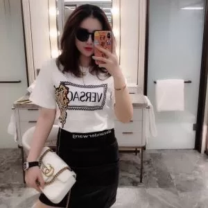 半袖Tシャツ 2色可選 普段見ないデザインばかり ヴェルサーチ VERSACE 幅広いアイテムを展開