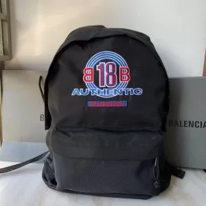 秋ファションのトレンド バレンシアガ2020秋に注目したい BALENCIAGA リュック 一番おしゃれ秋冬トレンド