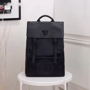 秋冬流行りファション ヴェルサーチ最新秋冬トレンドをチェック202020秋冬 VERSACE リュック やっぱり優しい色