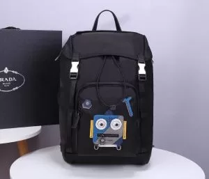 海外でも大人気 プラダ 日本未入荷カラー PRADA リュック 20SSトレンド