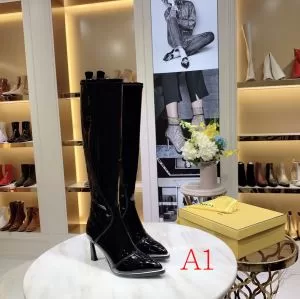 多色可選フェンディ 秋冬コーデと相性がいい FENDI 2020秋断然ブランド推し レザーブーツ おしゃれなファッションコーデ
