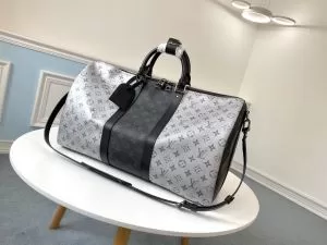 ルイ ヴィトン限定色がお目見え LOUIS VUITTON 通勤通学どちらでも使え レディースバッグ 限定アイテムが登場