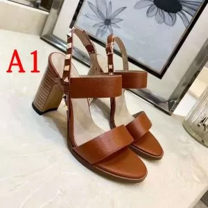 【2020年】夏のファッション 春夏らしい爽やかさ ヴァレンティノ VALENTINO サンダル 4色可選