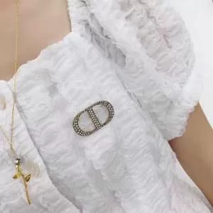人気ブランド春夏の新作が続々登場 ディオール DIOR ブローチ 2020年春夏シーズンに登場