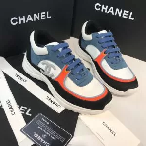 ランニングシューズ 秋冬もちろん主役級 シャネル 大人かわいい秋冬コーデを楽しみ CHANEL 2020秋のファッショントレンドはこれ