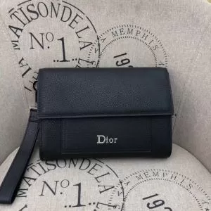 ポーチ 高級感のある素材 ディオール 2020年春限定 DIOR 一番手に入れやすい