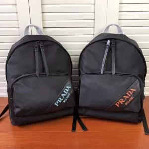 秋冬もちろん主役級 プラダ PRADA おしゃれ度アップ秋冬コレクション リュック 2020秋のファッショントレンドはこれ
