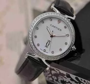 抜群の雰囲気が作れる 2020 CARTIER カルティエ サファイヤクリスタル風防 腕時計 6色可選 211350