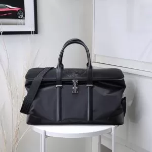 VERSACE 今年の秋冬のトレンド激安セール ヴェルサーチ 20202020秋冬流行色紹介 ハンドバッグ 優しいのに存在感