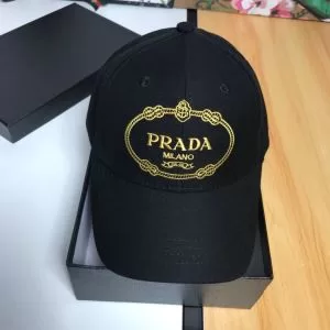 流行ファッション 大人の可愛さを引き立て プラダ PRADA ベースボールキャップ