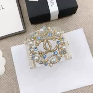 目を引く春夏トップス シャネル CHANEL 春夏大人カジュアル 【2020年】夏のファッション ブレスレット