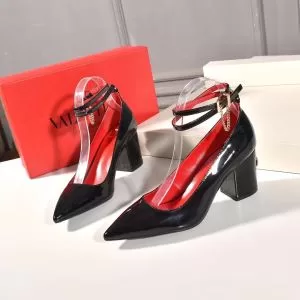 ヴァレンティノ サイズのよさを感じる新作 VALENTINO 【2020秋冬トレンド】押さえておきたい パンプス 秋にこれがはやりそう