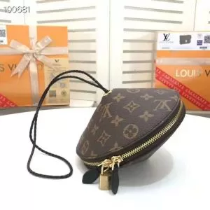 目前の注目ブランド 2020年秋冬入荷 今季新作登場 LOUIS VUITTON ルイ ヴィトン ショルダーバッグ