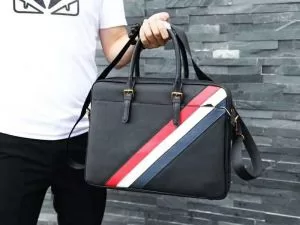 流行の注目ブランド トートバッグ 海外限定アイテム トムブラウン THOM BROWNE 日本限定素材