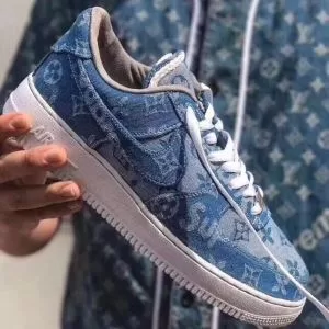 ムダな装飾を排したデザイン 2020秋冬 Supreme x Louis Vuitton スニーカー すべり防止