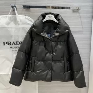 プラダ PRADA 最新秋冬トレンドをチェック202020秋冬　ダウンジャケット　今年の流行りファション　2色可選　絶対おさえるべきカラーと最新