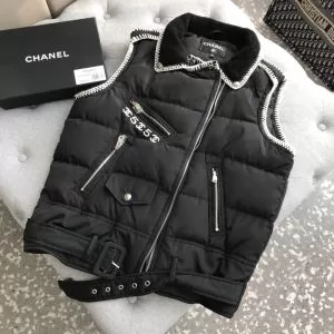 ダウンジャケットやっぱり優しい色 シャネルサイズのよさを感じる新作 CHANEL 【2020秋冬トレンド】押さえておきたい