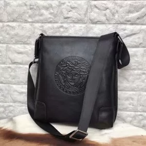 おしゃれデザインも大人気 2020年の春夏に着たい ヴェルサーチVERSACE ビジネスバッグ