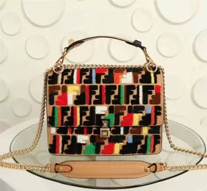 上品でベーシック FENDI フェンディ 超人気美品 ショルダーバッグ 今季新作登場