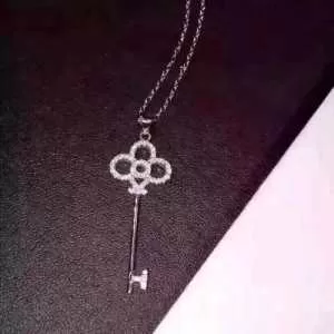 ネックレス ティファニー TiffanyCo 2020年春夏コレクションに見る 春夏爽やかな新作が流行り