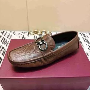 ローファー 秋服コーデ2020年版 サルヴァトーレフェラガモ FERRAGAMO 大胆なチェックの人気トレンド 秋にはやる最新作を先取り