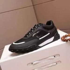 202020秋冬トレンドファッション シャネル最新秋冬トレンドをチェック CHANEL ランニングシューズ 秋冬流行りファション