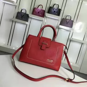 手持ちショルダー掛け プラダ PRADA 多色選択可 2020新作 海外セレブ愛用