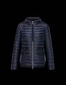 高級感のある　 2020秋冬 moncler モンクレール独特な手触り ダウンジャケット